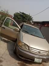 A picture of Toyota sienna 01 02
