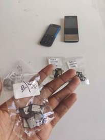 A picture of tray za line sim tray za pixel