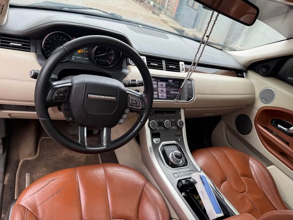 A picture of RANGE ROVER EVOQUE 2013