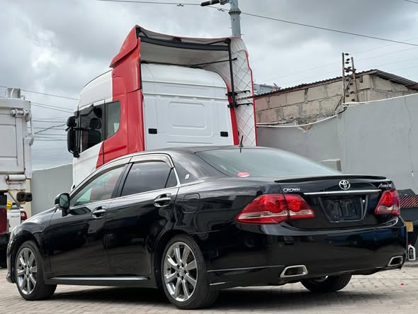 A picture of TOYOTA CROWN NEW MODEL