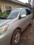 A picture of Toyota sienna