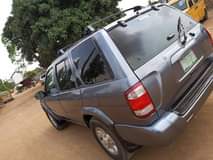 A picture of Nissan Pathfinder Manual Gear