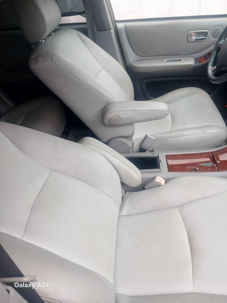 A picture of 2005 Toyota highlander