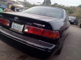A picture of Toyota Camry droplight