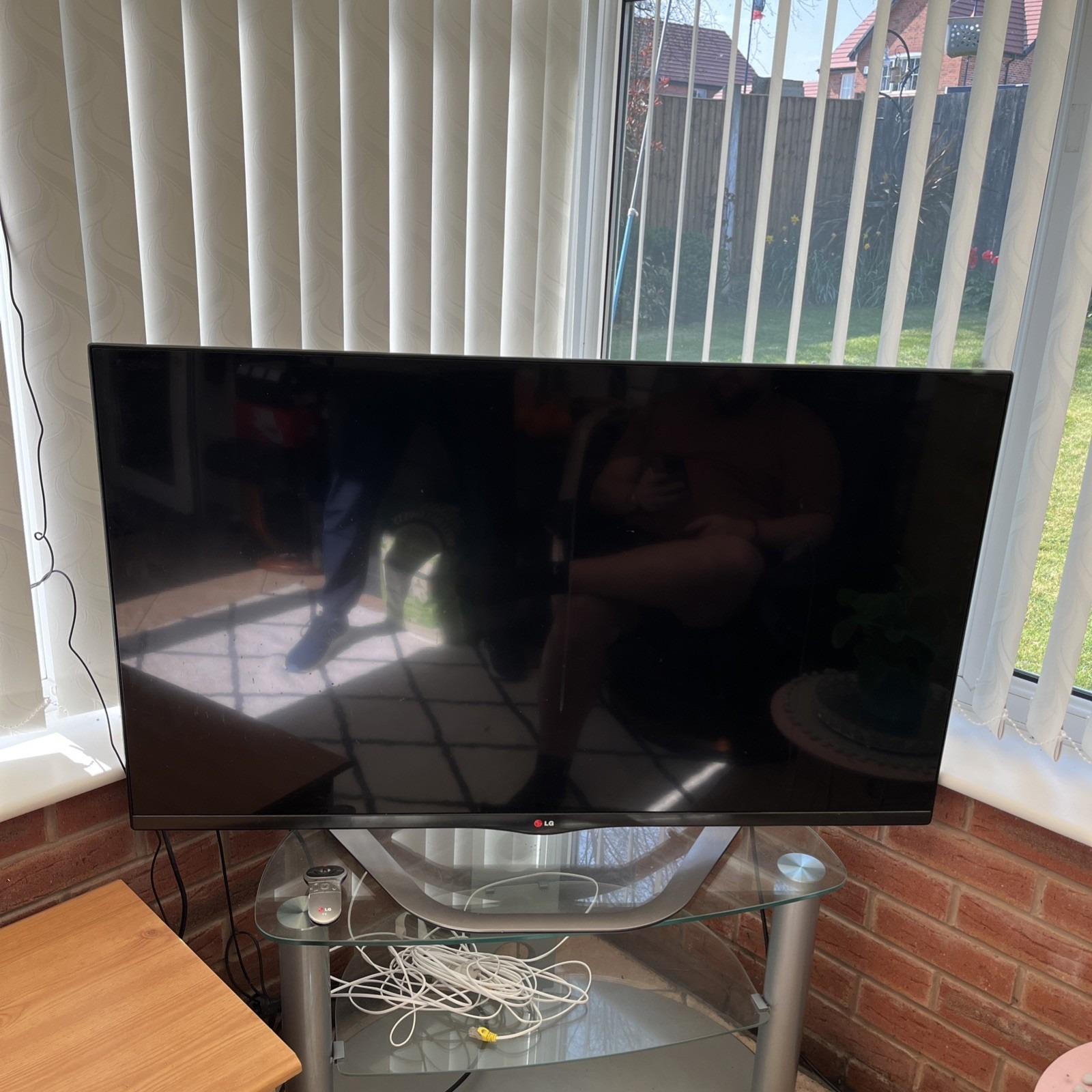 A picture of Used LG smart tv 47inch at UGX 500k call whatsapp