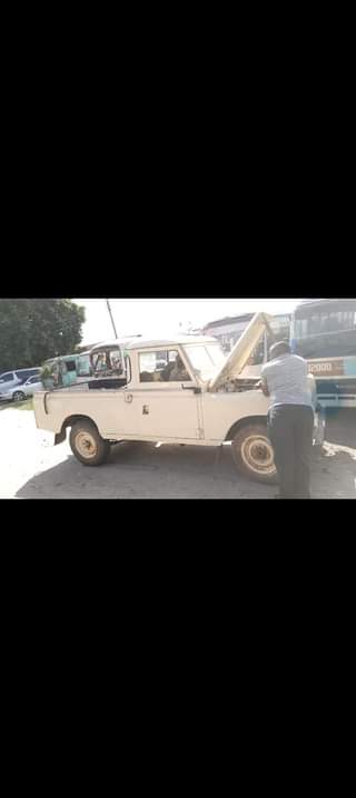 A picture of Land rover 109