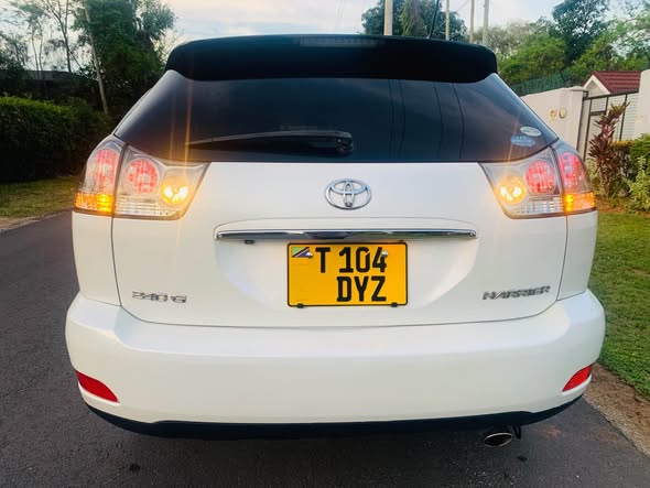 A picture of Toyota harrier SHEMELA Mwaka 2007 Cc 2360 Millage 129k km