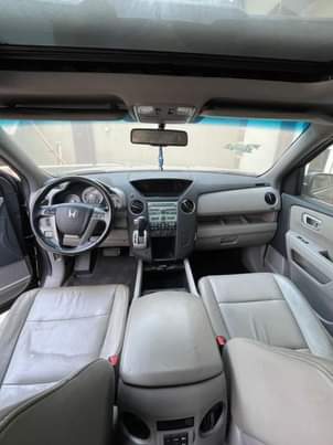 A picture of Honda pilot 2011