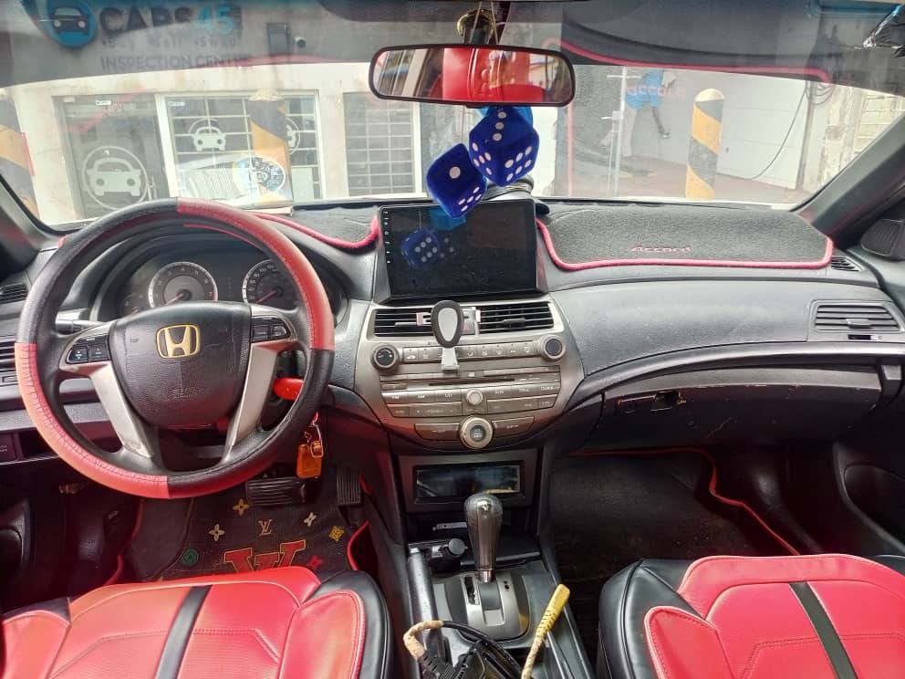A picture of Honda Accord 09
