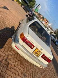 A picture of 2000 Toyota Prmio