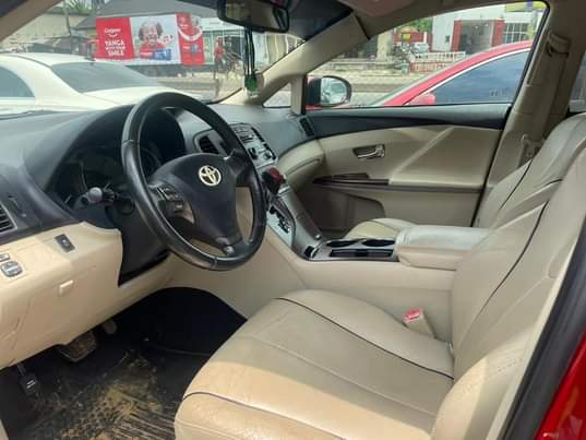 A picture of Toyota Venza 2012