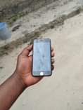 A picture of Iphone 7plain gb128 ef40 tuu