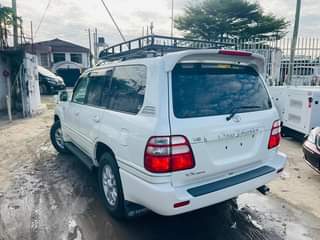 A picture of LAND CRUISER VX V8