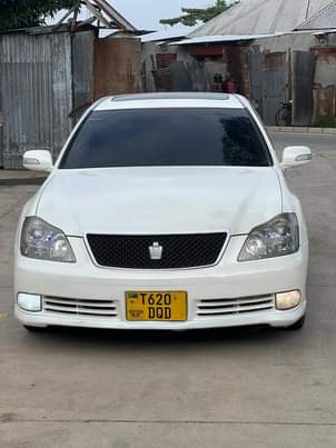 A picture of TOYOTA CROWN