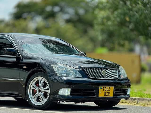 A picture of CROWN ATHLETIC MIL 14 CALL 0712827933 FULL AC CC 2490