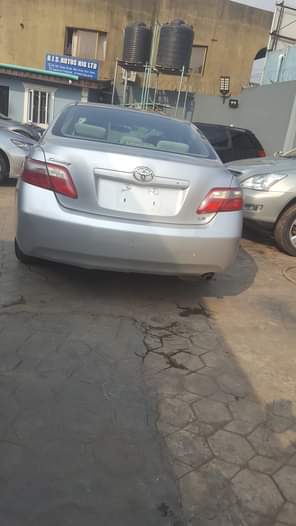 A picture of Toyota Camry LE 2009 used work fine and clear series
