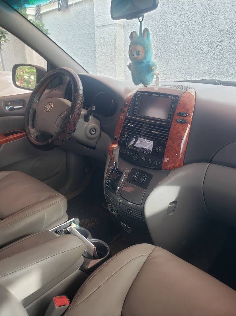 A picture of Clean Used 2010 Toyota Sienna Limited Abuja 7m properly Documented