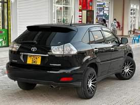 A picture of Price Bei 26.8M CALL0614000951 TOYOTA HARRIER DWU YEAR 2009 TYRE