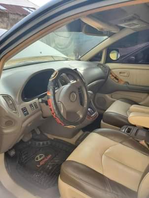 A picture of LEXUS RX300