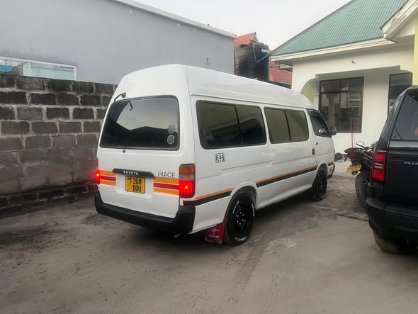 A picture of TOYOTA HIACE 0714058883