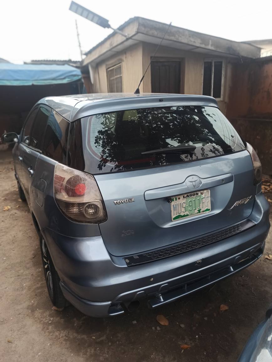 A picture of Toyota Matrix 2004