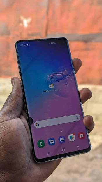 A picture of SAMSUNG S10 PLUS