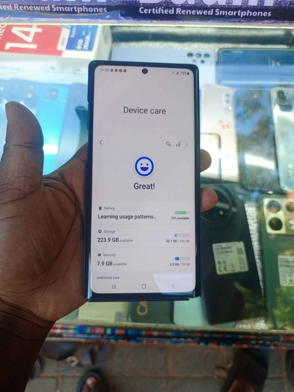 A picture of Samsung note 10 256gb 12ram