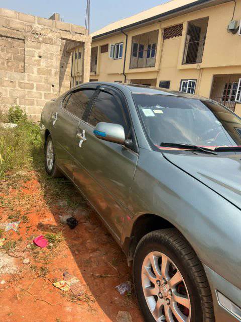A picture of Owner need money to japaaa Lexus es330 buy and drive
