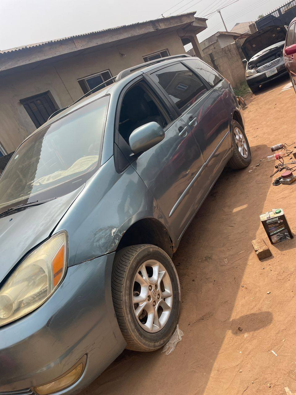 A picture of TOYOTA SIENNA 2006