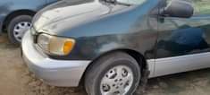 A picture of Toyota sienna 01 Painted engine and gear is perfect 1