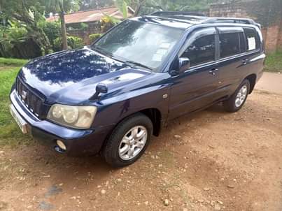 A picture of Toyota kluger 2003