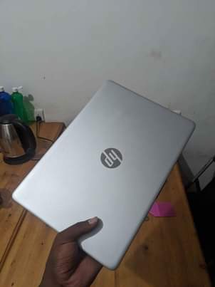 A picture of Hp laptop core i7 generation 11