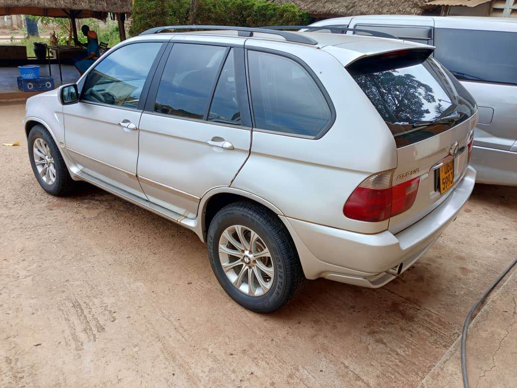 A picture of BMW x5 17m