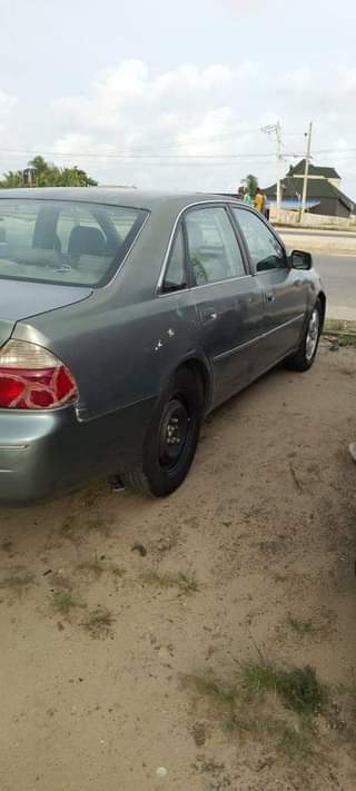 A picture of 2002 Toyota Avalon