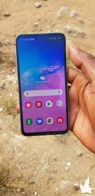A picture of Nauza samsung S10e ina creek isiosumbua nataka 140 nichek inbox