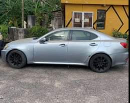 A picture of Lexus is250