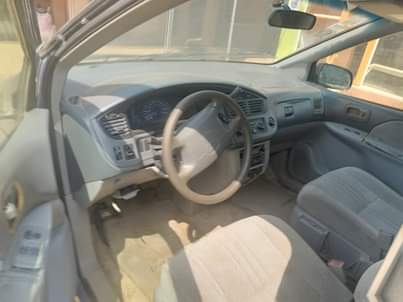 A picture of Toyota sienna 2002model first body a c liking very clean