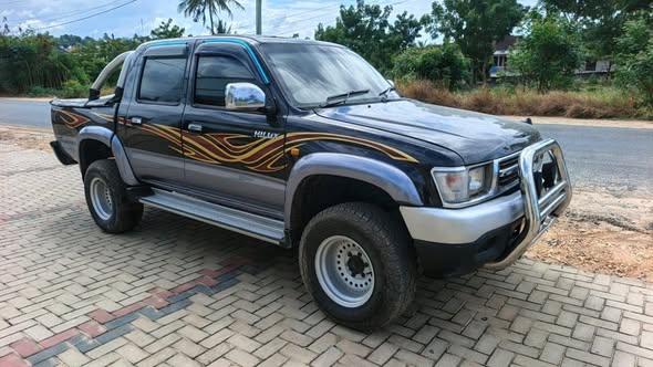 A picture of TOYOTA HILLUX DOUBLE CABIN
