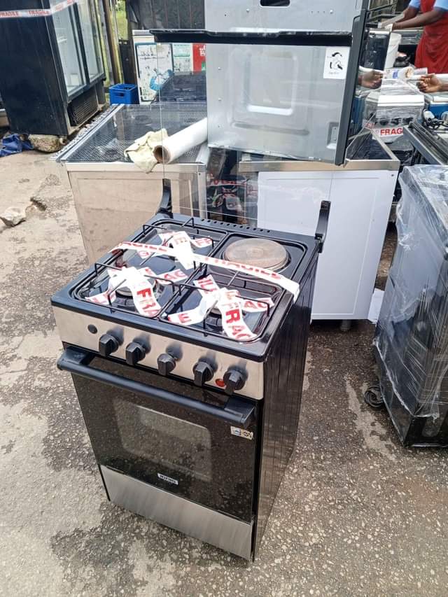 A picture of Ignis made in Italy 4 burners gas cooker oven with