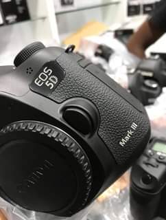 A picture of Canon EOS 5D Mark III 22.3 MP Full Frame CMOS