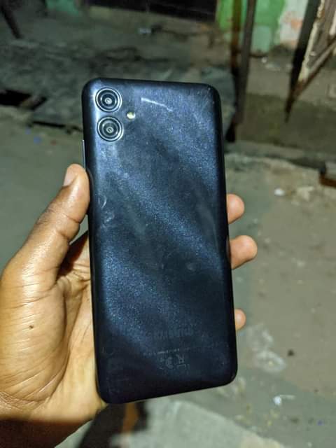 A picture of Samsung a04e