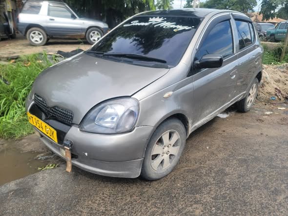 A picture of TOYOTA VITS OLD