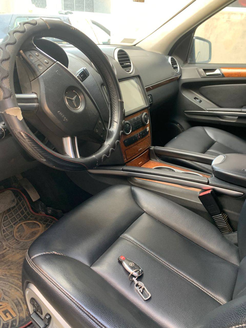 A picture of 5 4M only for CLEAN Mercedes Benz GL 550 Direct