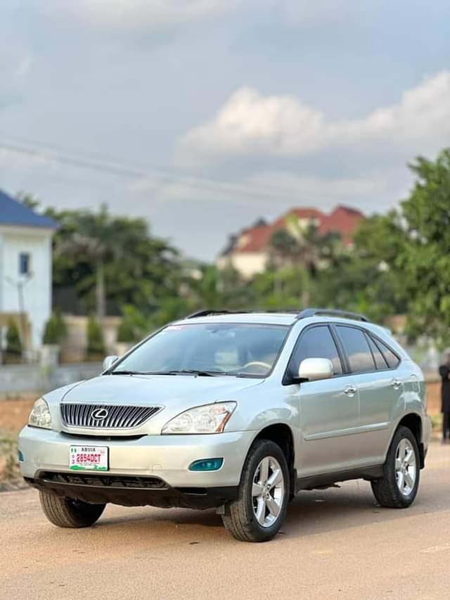 A picture of SLIGHTLY USED RX330 LEXUS 2006 MODEL