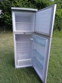 A picture of Mengch fridge double door inagandsha Sana na kupoza vzr bei