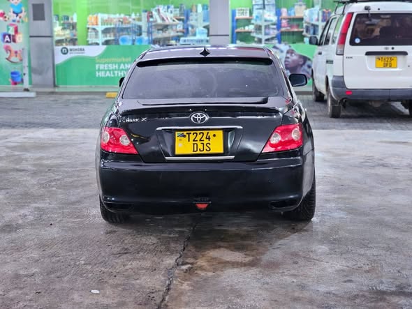 A picture of Toyota makx