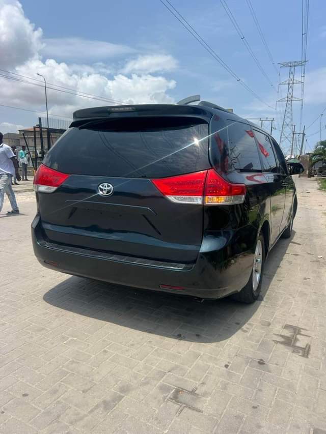 A picture of Foreign used Toyota Sienna LE 2011
