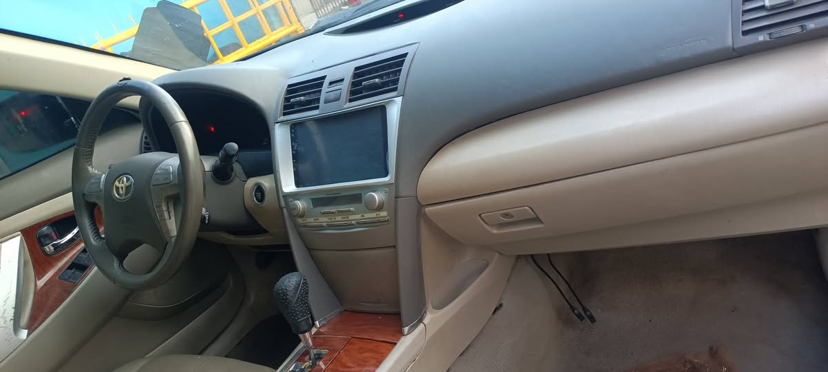 A picture of TOYOTA CAMRY XLE 010 WITH TOM STATR EVERYTHING OK ENGINE