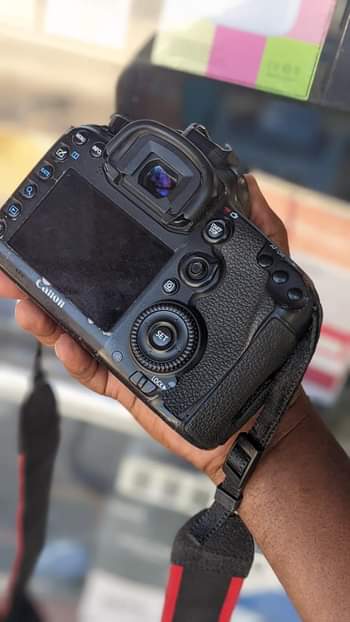 A picture of Canon 7d mark 2 body