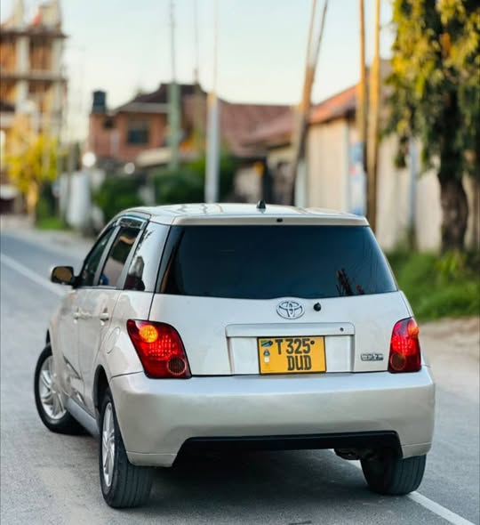 A picture of TOYOTA IST DUD ENGINE 1NZ COLOUR GOLD PETROL Cc 1490